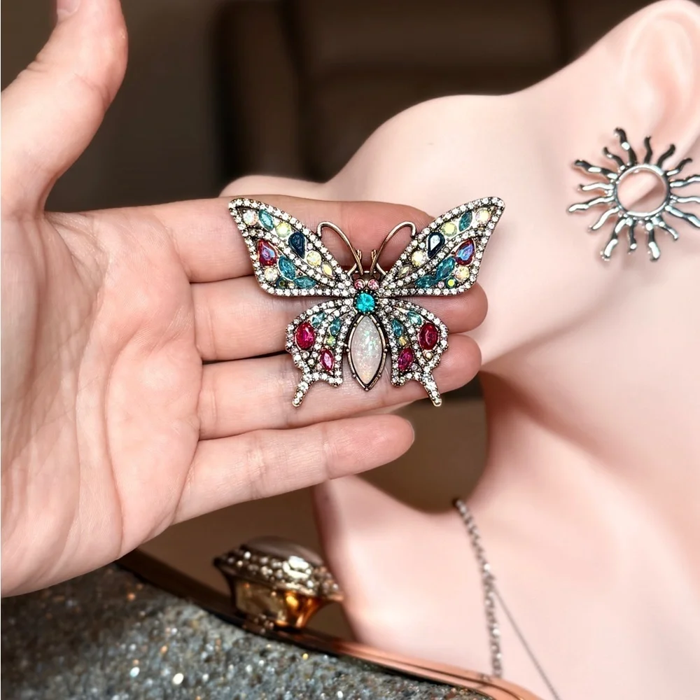 ⚜️ Vibrant Jewel-Toned Butterfly Brooch